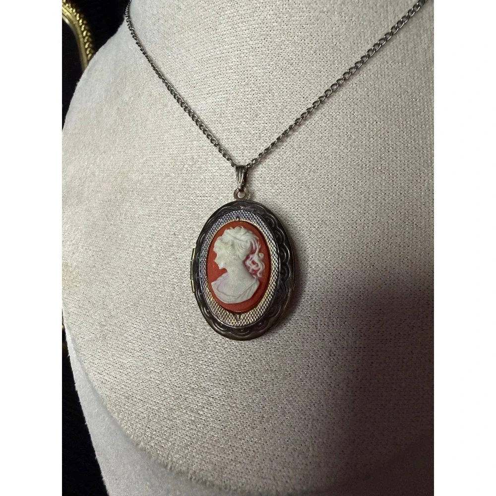 N/A vintage cameo